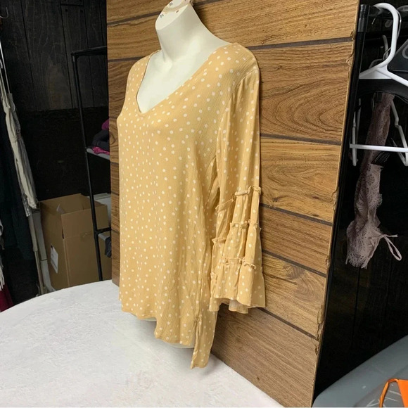Maurice’s yellow/white dotted bell sleeve top size XS NWT - Picture 3 of 9